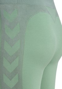 Hummel LCLEA SEAMLESS MID WAIST  - Tights - chinois geen silt green mel
