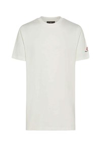 T-shirt en coton blanc à manches courtes, encolure ronde et un petit logo rouge sur la manche gauche. Texture lisse, coupe standard.