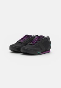 Giro TRACKER FASTLACE  - Riteņbraukšanas apavi - black/throwback purple