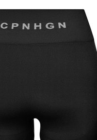 Mustat leggingit, joissa on teksturoitu pinta ja leveä vyötärö, jossa on painettu teksti "CPNHGN" vaaleanharmaana.