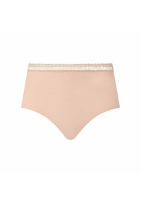 Ropa interior hipster beige para mujer con borde de encaje en forma de bordes ondulados en la cintura, mostrada plana sobre un fondo blanco.
