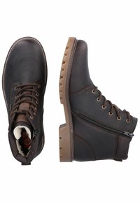Botas de cuero marrón con parte superior texturizada, puntera redonda, cordones y cremallera lateral. Suela de goma con tracción. Las costuras acentúan los detalles del diseño.