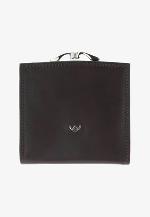 Portefeuille en cuir marron foncé avec bords cousus, fermoir argenté en haut et petit emblème argenté centré à l'avant.