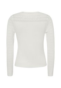 Maglione bianco a maniche lunghe con un motivo testurizzato sulle spalle e sulle maniche, corpo liscio e scollatura rotonda.