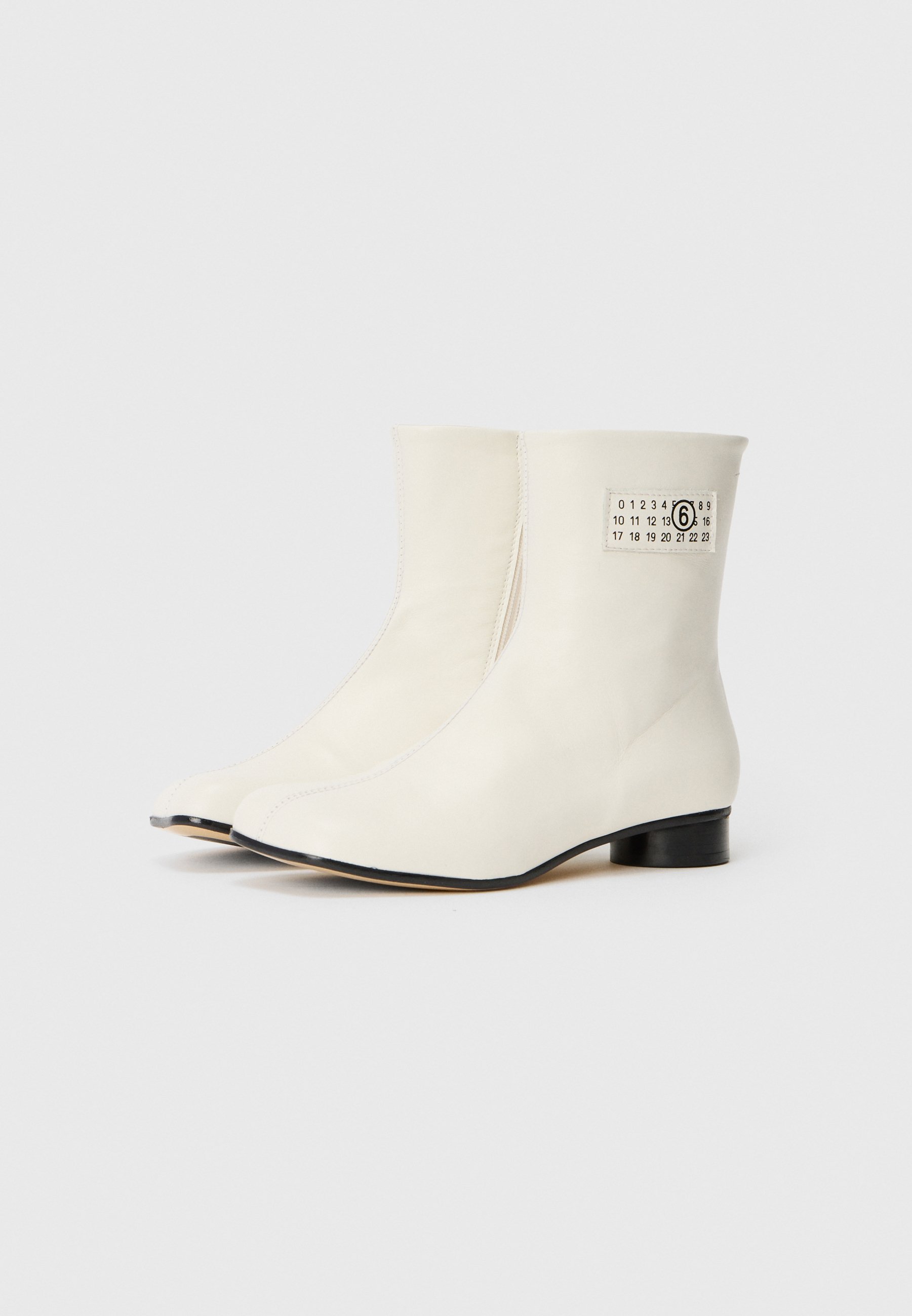 MM6 Maison Margiela Classic ankle boots - off white/off-white