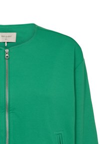 Groene ritssluiting jas van zachte stof met een ronde hals, lange mouwen en zijzakken met een subtiele textuur.