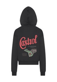 Schwarzer Kapuzenpullover mit einem großen roten "Castrol"-Logo auf der Rückseite, ergänzt durch eine Abbildung einer Öldose und erläuterndem Text.