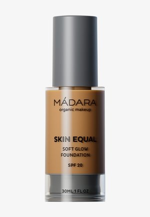 Flaske med Madara Skin Equal Soft Glow foundation med SPF 20 i medium beige nuance, 30 milliliter, med grå hætte.
