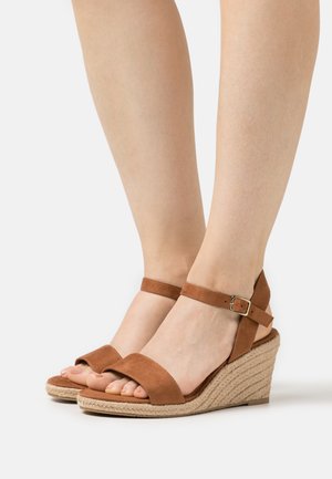 Sandalen met sleehak - cognac