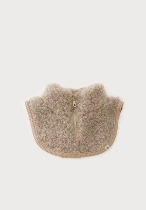 Écharpe col en polaire beige douce avec une fermeture éclair courte à l'avant et des bords côtelés, conçue pour couvrir le cou et le haut de la poitrine.