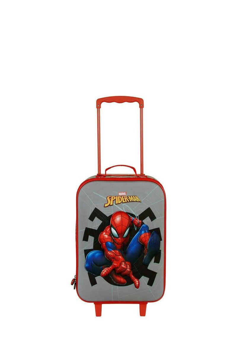 Maleta roja con ruedas que presenta un gráfico de Spider-Man. El cuerpo es gris con patrones de telaraña y cuenta con un mango retráctil y ruedas robustas.