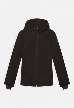 Schwarze Softshelljacke mit Kapuze, durchgehendem Frontreißverschluss, seitlichen Reißverschlusstaschen und verstellbaren Bündchen, flach auf weißem Hintergrund liegend.