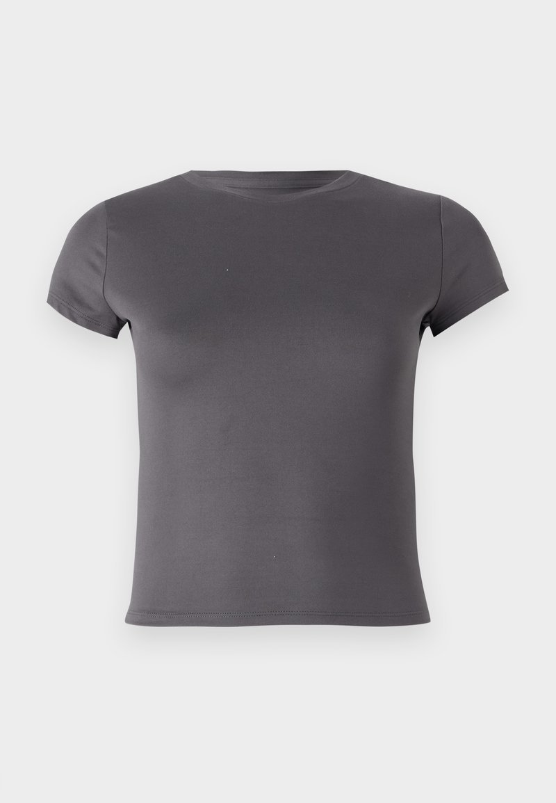 Graues T-Shirt mit kurzen Ärmeln aus glattem Stoff, rundem Ausschnitt und taillierter Form ohne sichtbare Muster oder Akzente.