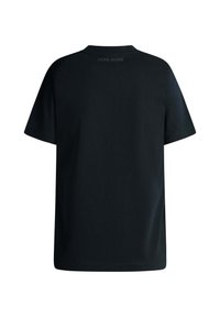 Melnas īsām piedurknēm T-krekls, kas izgatavots no mīksta kokvilnas ar apaļu kakla izgriezumu. Aizmugurē tam ir diskrēts "PEPE JEANS" logo tonālas krāsās.
