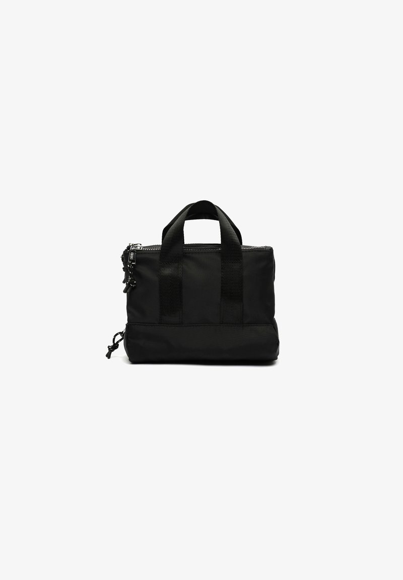 Črna najlon torba z dvema ročajema, z zadrgo in teksturiranim dnom. Trdna zasnova, kompaktna oblika, minimalistični slog.