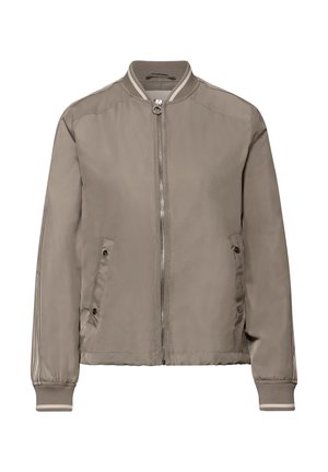 Chaqueta bomber taupe con cremallera frontal, dos bolsillos con botones, cuello y puños acanalados con detalles de rayas blancas en las mangas y puños.