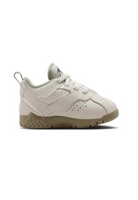 Białe sneakersy z siateczkowymi detalami i jasnooliwkowymi akcentami. Charakteryzują się teksturowaną podeszwą, okrągłym noskiem oraz sznurowanym zapięciem z pętlą.