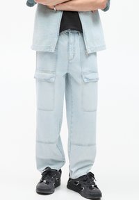 PULL&BEAR BAGGY  - Džínsy voľného strihu - light blue denim