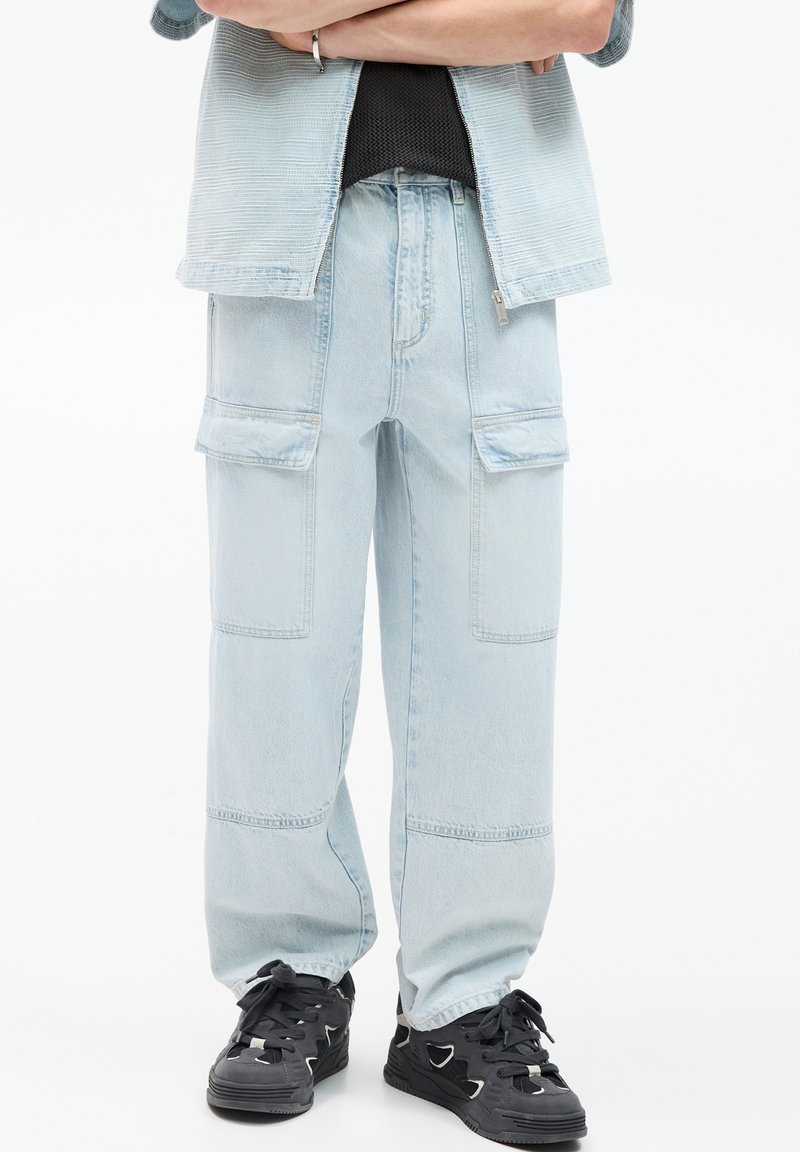 PULL&BEAR BAGGY  - Džínsy voľného strihu - light blue denim