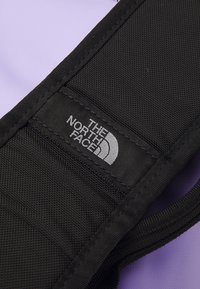 The North Face BASE CAMP DUFFEL - XS - Reiseveske - optic violet/astro lime/white dune
