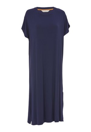 Marineblauwe jurk met korte mouwen en een ontspannen pasvorm, gemaakt van zacht materiaal, met zijsplitten voor bewegingsgemak en een ronde halslijn.