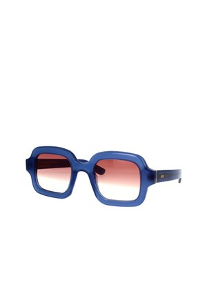Occhiali da sole oversize blu con montatura trasparente, lenti rosa sfumate e hardware minimal. Design massiccio con una finitura liscia.