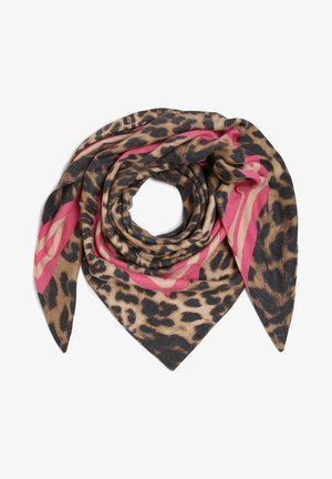 Écharpe à motif léopard avec rayures roses et beiges, disposée en forme triangulaire roulée sur un fond blanc.