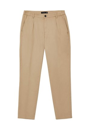 Chino beige con un design a gamba dritta, caratterizzati da pince frontali, tasche laterali e chiusura con bottone in vita. Texture liscia.