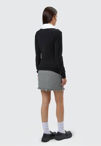 INFLUENCER V-NECK BASIC - Maglione - black