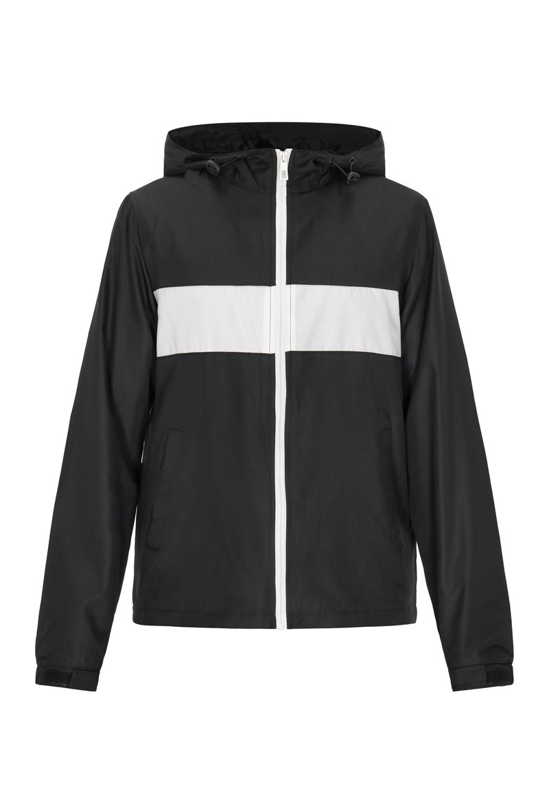 Giacca nera realizzata in materiale leggero, con una striscia bianca orizzontale sul petto, chiusura zip frontale, cappuccio e tasche laterali.