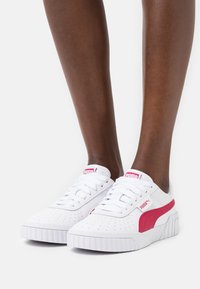 Puma - CALI - Sneakers laag - white/persian red Miniatuurafbeelding 1