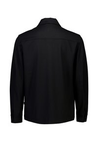 Svart långärmad skjorta med rak nederkant och klassisk skjortkrage. Har knappade manschetter och en slät, matt tygtextur.