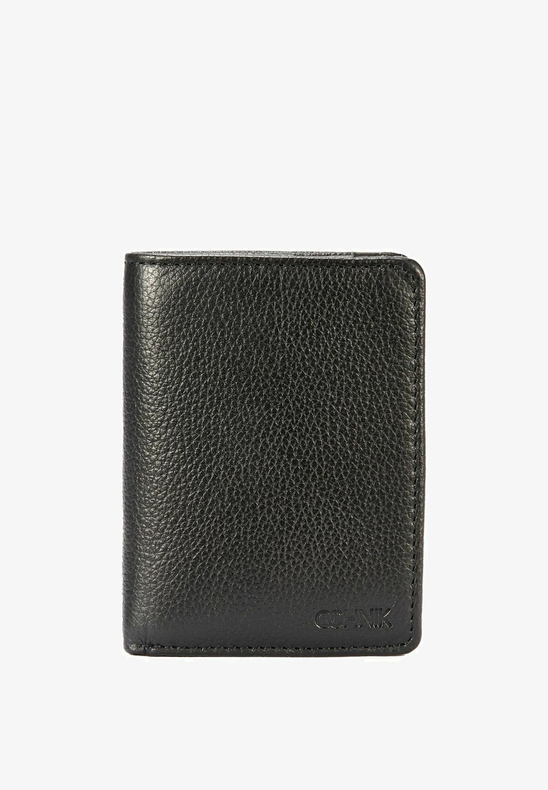 Czarny skórzany portfel o fakturowanym wykończeniu. Kompaktowy design z zaokrąglonymi narożnikami i przeszywanymi krawędziami. Na przodzie znajduje się subtelne logo marki.