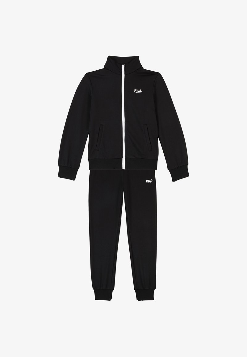 Czarny dres wykonany z gładkiego materiału, składający się z zapinanej na zamek kurtki z wysokim kołnierzem oraz dopasowanych spodni. Biały detal z logo na kurtce i spodniach.