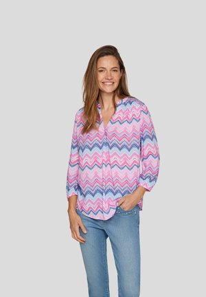 Langärmlige Bluse mit Kragen, die ein Zickzackmuster in Rosa, Blau und Weiß zeigt. Hergestellt aus leichten Stoff mit lockerer Passform.