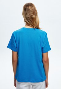 adL SHORT SLEEVE EMBROIDERY - Camiseta estampada - sax