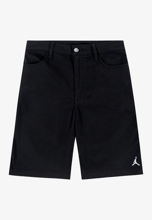 Čierne neformálne šortky s pútkami na opasok, prednými vreckami, zapínaním na gombíky a malým bielym logom Jumpman blízko pravého spodného lemu.