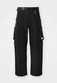 Czarne spodnie cargo z wieloma kieszeniami, paskiem i naszywką z logo. Wykonane z gładkiego, lekkiego materiału. Luźny krój, proste nogawki.