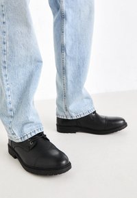 FRED LAND - Schnürstiefelette - black