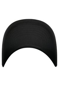 Gorra de béisbol negra con visera curva, hecha de tela texturizada, con costuras visibles y un diseño sólido sin logos ni patrones.