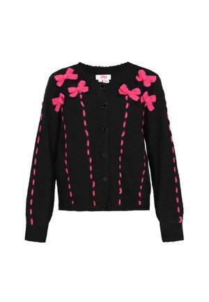 Melni kardigāns ar rozā filca bantīm un šuvēm. Iezīmē apaļu kaklu un sešus melnus pogas priekšpusē. Mīksta, teksturēta auduma.