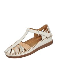Sandalia blanca con diseño recortado, presenta una tira en T y acentos beige. Punta redondeada y detalles de costura en el borde. Suela marrón.