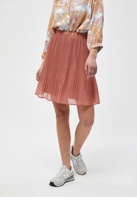 Minus MIRIKKA SHORT SKIRT - Plisēti svārki - old rose pink