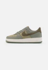 Nike Sportswear - AIR FORCE 1 07 LV8 - Sporta apavi - dark stucco/medium olive/neutral olive/phantom Miniatūras attēls 1