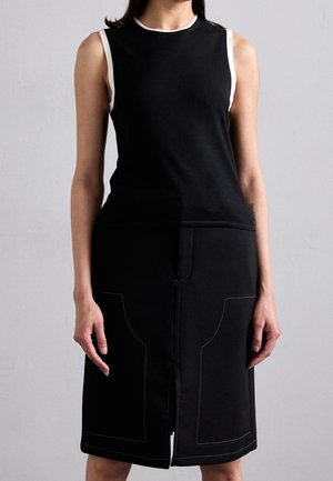 Top - black