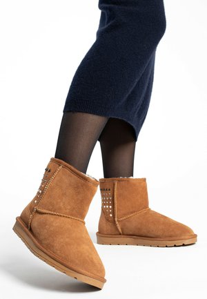 SURI - Classic ankle boots - chestnut