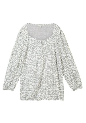 Blouse gris clair avec un motif texturé, décolleté en ronde, boutons sur le devant et longues manches bouffantes avec poignets élastiqués.
