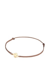 Bracelet en cordon brun avec un charme en forme de trèfle à quatre feuilles de couleur dorée au centre, doté d'un design de nœud simple pour un ajustement réglable.