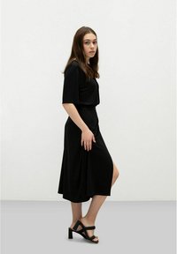 Atelier Kajsa Omlottkjol - black