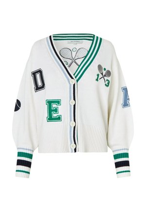 Biely kardigán na gombíky so zeleno-čiernym pruhovaným lemovaním, motívmi tenisovej rakety a loptičky a výraznými písmenami "D," "E," a "A" na prednej strane a rukávoch.